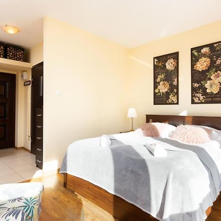 Apartments City Center Krucza By Renters ワルシャワ エクステリア 写真