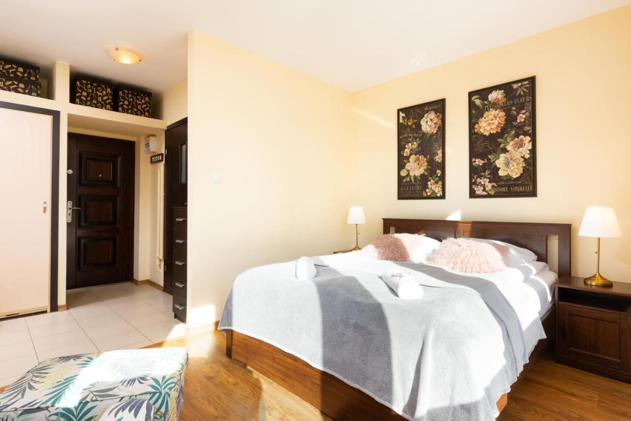 Apartments City Center Krucza By Renters ワルシャワ エクステリア 写真