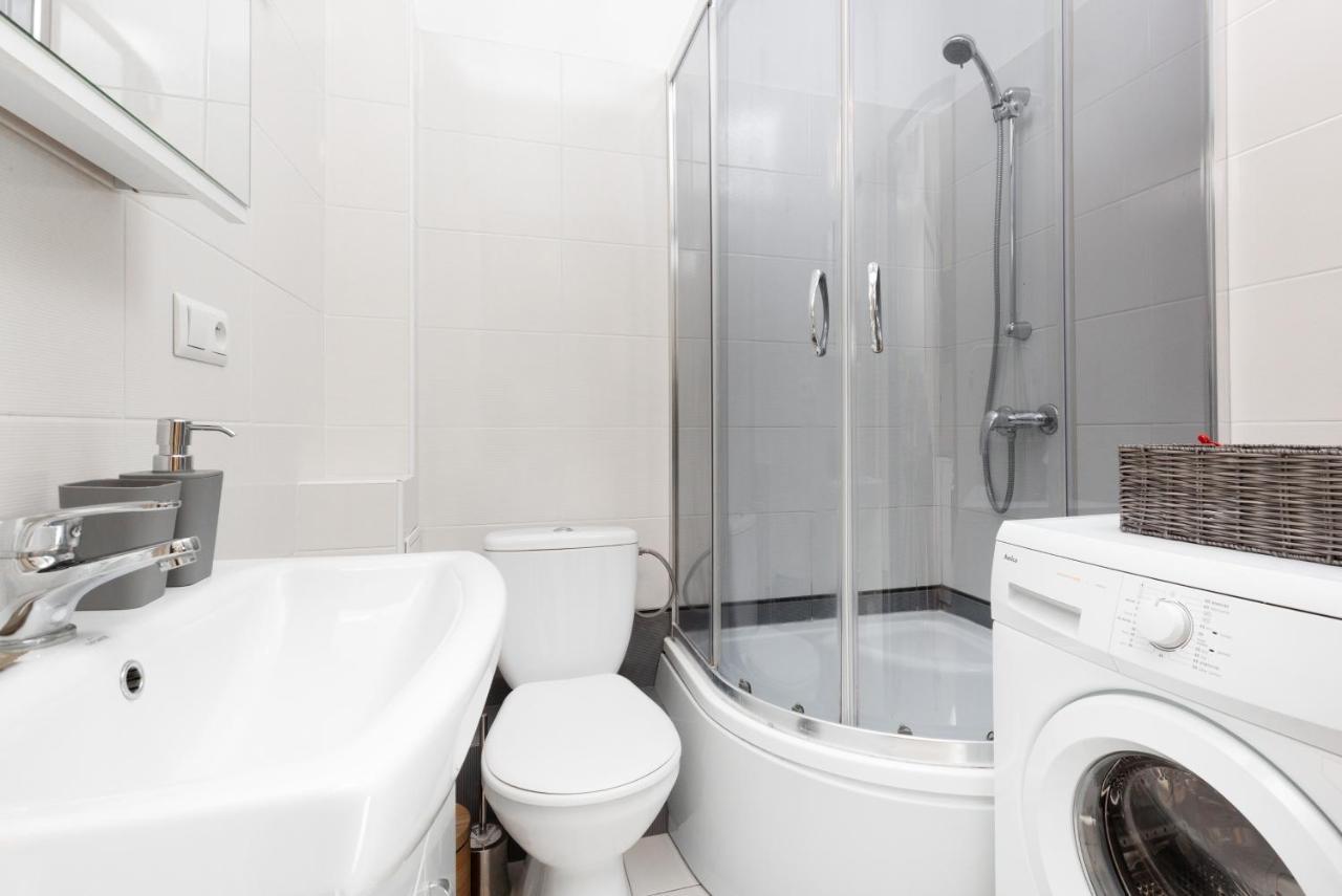 Apartments City Center Krucza By Renters ワルシャワ エクステリア 写真