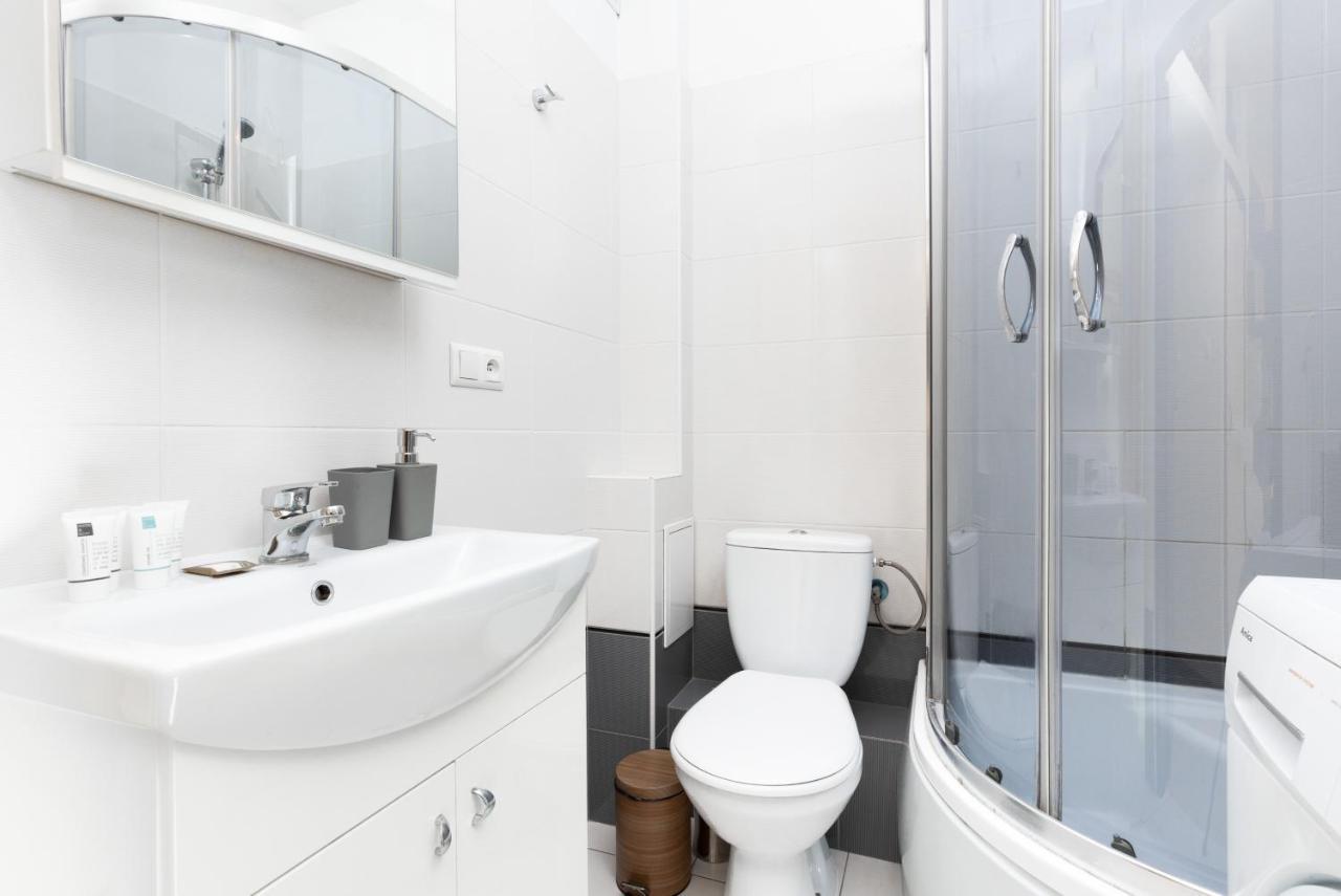Apartments City Center Krucza By Renters ワルシャワ エクステリア 写真